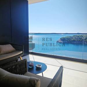 MODERAN APARTMAN S POGLEDOM NA MORE