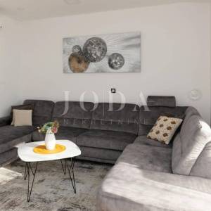 Moderan dvoetažni stan s dvjema terasama i otvorenim pogledom na Kvarner