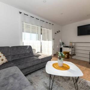 Moderan dvoetažni stan s dvjema terasama i otvorenim pogledom na Kvarner