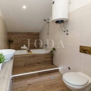 Moderan dvoetažni stan s dvjema terasama i otvorenim pogledom na Kvarner