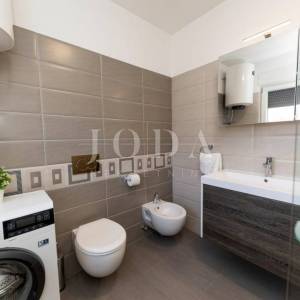 Moderan dvoetažni stan s dvjema terasama i otvorenim pogledom na Kvarner