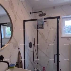 Moderan stan u prizemlju, Karigador, samo 350 m od mora!