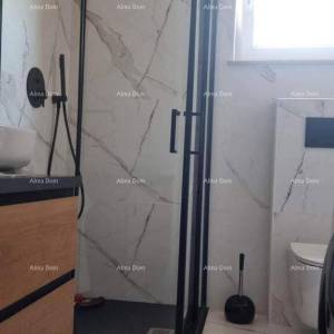 Moderan stan u prizemlju, Karigador, samo 350 m od mora!