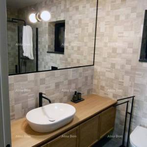 Moderna obiteljska kuća s bazenom, Krnica!