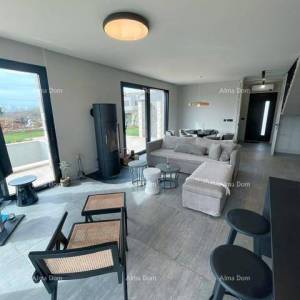 Moderna obiteljska kuća s bazenom, Krnica!