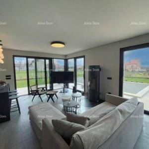 Moderna obiteljska kuća s bazenom, Krnica!