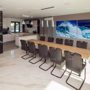 Moderna vila s bazenom u Premanturi!