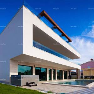 Moderna vila s bazenom u Premanturi!