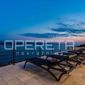 Moderna vila s otvorenim pogledom na more, povišena lokaciji uz Omiš