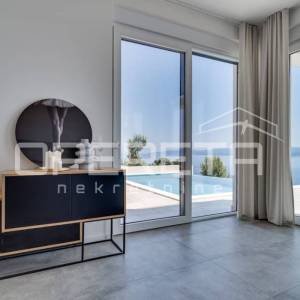 Moderna vila s otvorenim pogledom na more, povišena lokaciji uz Omiš