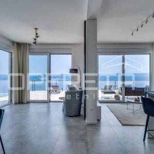 Moderna vila s otvorenim pogledom na more, povišena lokaciji uz Omiš
