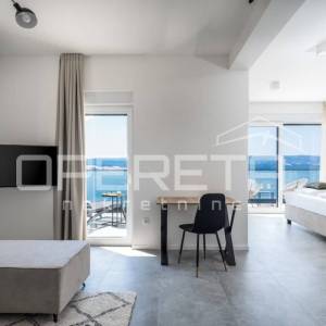 Moderna vila s otvorenim pogledom na more, povišena lokaciji uz Omiš