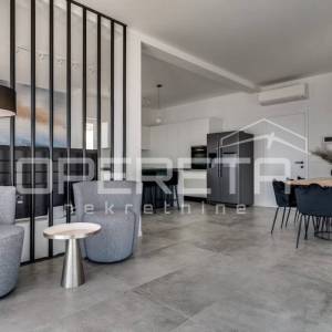 Moderna vila s otvorenim pogledom na more, povišena lokaciji uz Omiš