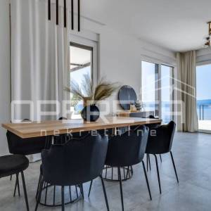 Moderna vila s otvorenim pogledom na more, povišena lokaciji uz Omiš
