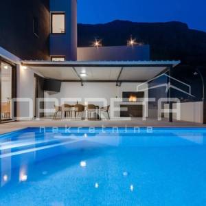 Moderna vila s otvorenim pogledom na more, povišena lokaciji uz Omiš