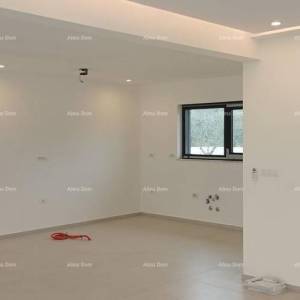 Moderna vila za odmor u zatvorenom kompleksu sa vilama na samoj obali mora.