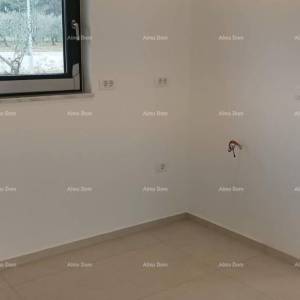 Moderna vila za odmor u zatvorenom kompleksu sa vilama na samoj obali mora.