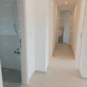 Moderna vila za odmor u zatvorenom kompleksu sa vilama na samoj obali mora.