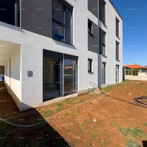 Mukalba. Medulin. Stan u novogradnji sa vlastitim bazenom