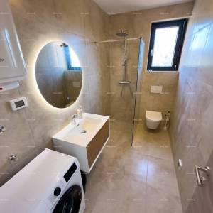 Mukalba. Medulin. Stan u novogradnji sa vlastitim bazenom