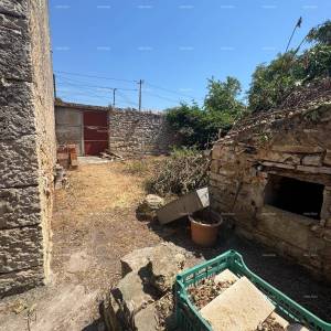 Na prodaju: Autentična kamena kuća s dvorištem – Vodnjan.