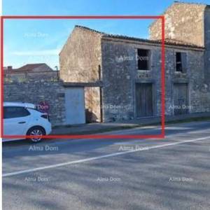 Na prodaju: Autentična kamena kuća s dvorištem – Vodnjan.