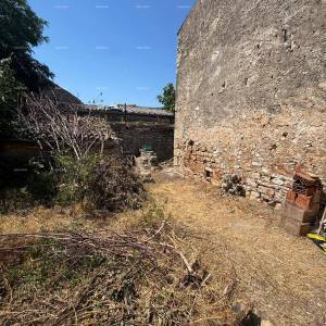 Na prodaju: Autentična kamena kuća s dvorištem – Vodnjan.