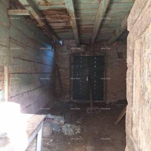 Na prodaju: Autentična kamena kuća s dvorištem – Vodnjan.