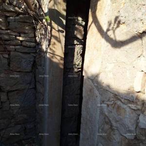 Na prodaju: Autentična kamena kuća s dvorištem – Vodnjan.