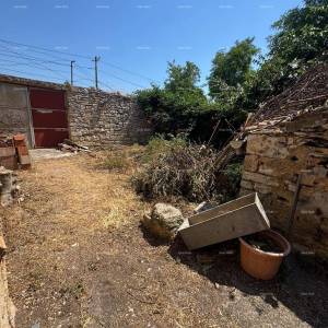 Na prodaju: Autentična kamena kuća s dvorištem – Vodnjan.