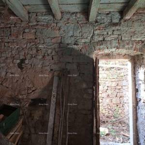 Na prodaju: Autentična kamena kuća s dvorištem – Vodnjan.