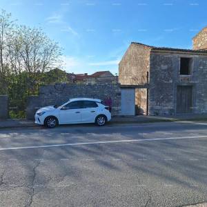 Na prodaju: Autentična kamena kuća s dvorištem – Vodnjan.