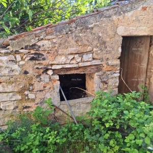 Na prodaju: Autentična kamena kuća s dvorištem – Vodnjan.