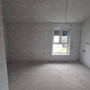 Na prodaju dvoetažni stan s bazenom u Ližnjanu