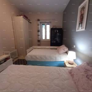 Na prodaju stan s dvorištem, 250 m od mora.Stoja.