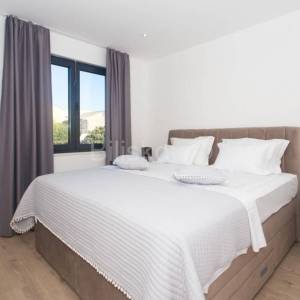 Najam Kaštel Kambelovac bazen lux 4 sobe