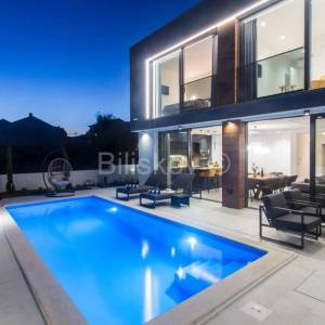 Najam Kaštel Kambelovac bazen lux 4 sobe