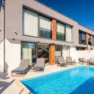 Najam Kaštel Kambelovac bazen lux 4 sobe