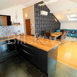 Najam, Meje, u potkrovlju urbane vile