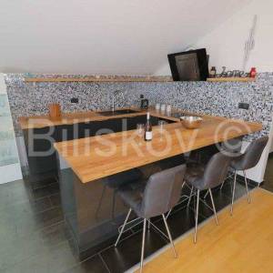 Najam, Meje, u potkrovlju urbane vile