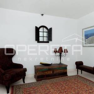 Najam modernog ureda u poslovnoj zgradi s parkingom – Blatine