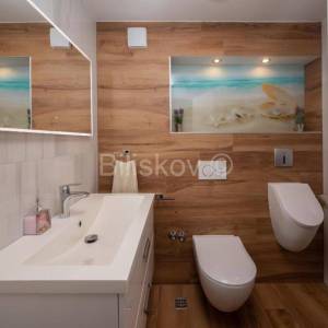 Najam Podstrana luksuzno bazen 4 sobe