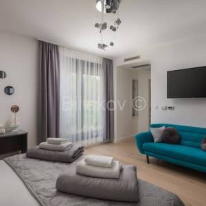 Najam Podstrana luksuzno bazen 4 sobe