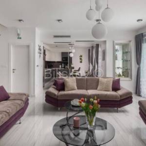 Najam Podstrana luksuzno bazen 4 sobe