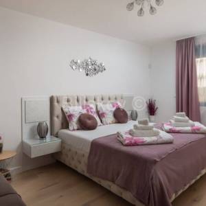 Najam Podstrana luksuzno bazen 4 sobe