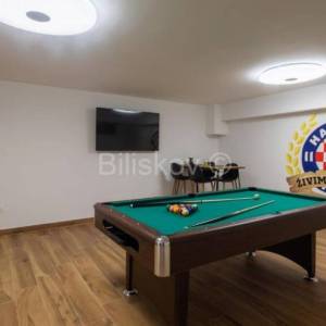 Najam Podstrana luksuzno bazen 4 sobe