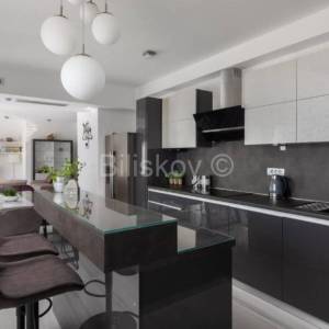 Najam Podstrana luksuzno bazen 4 sobe