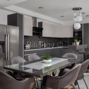 Najam Podstrana luksuzno bazen 4 sobe