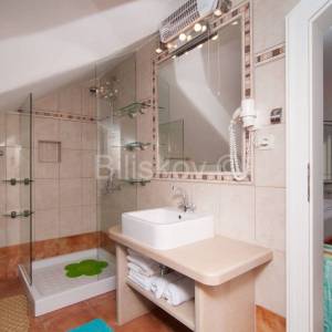 Najam, prekrasna kuća, Mirca, otok Brač, prvi red uz more