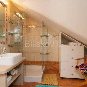 Najam, prekrasna kuća, Mirca, otok Brač, prvi red uz more